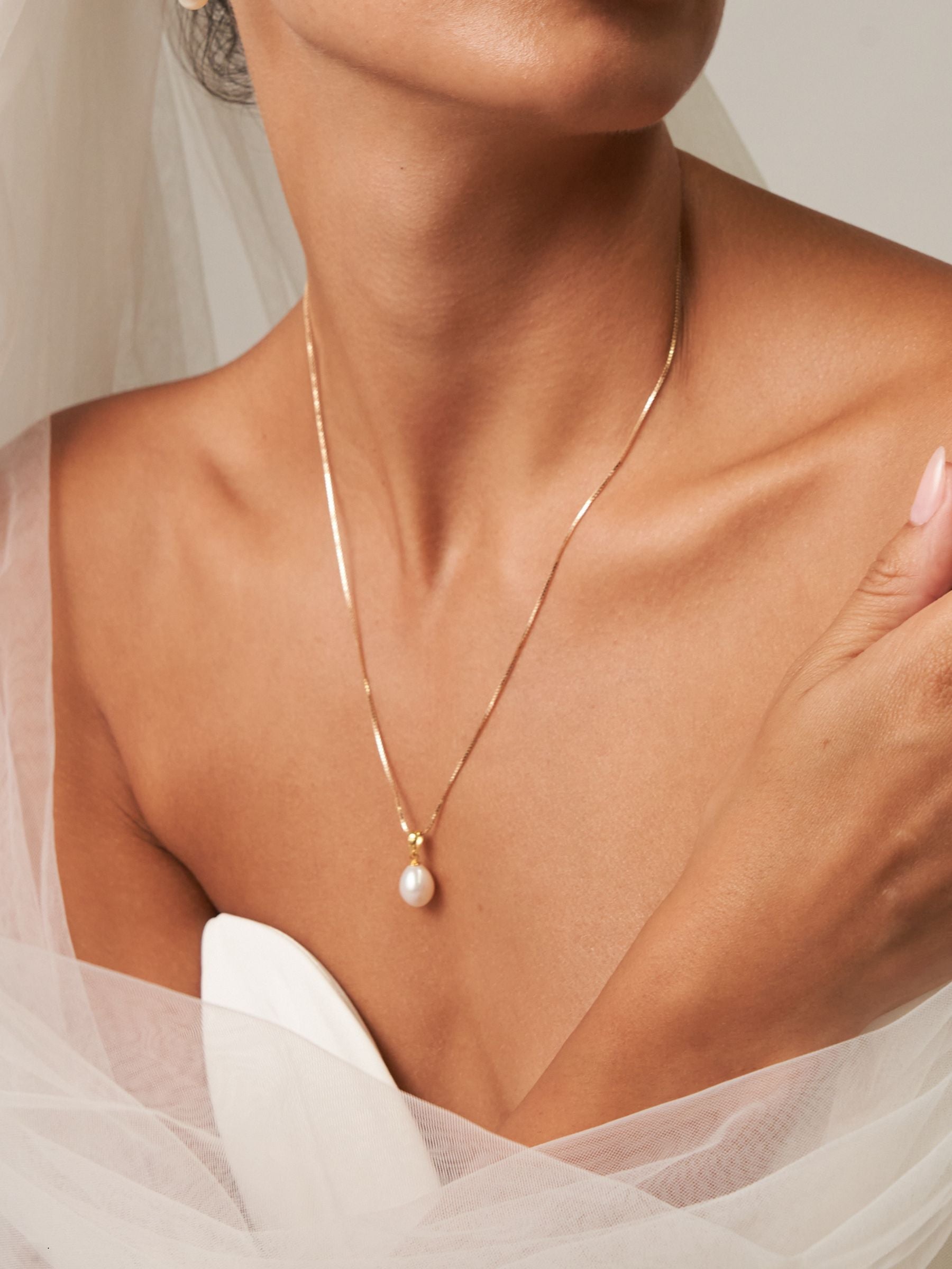 Adjustable Pearl Pendant Necklace