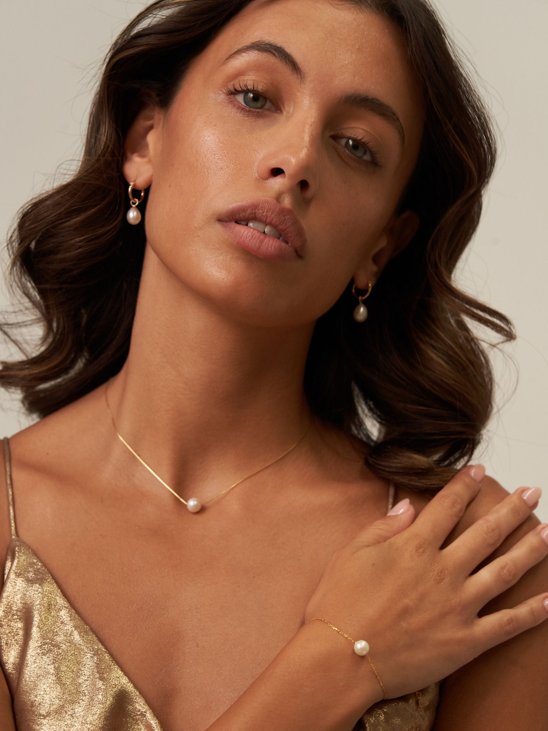 Single Pearl Choker Necklace in Gold