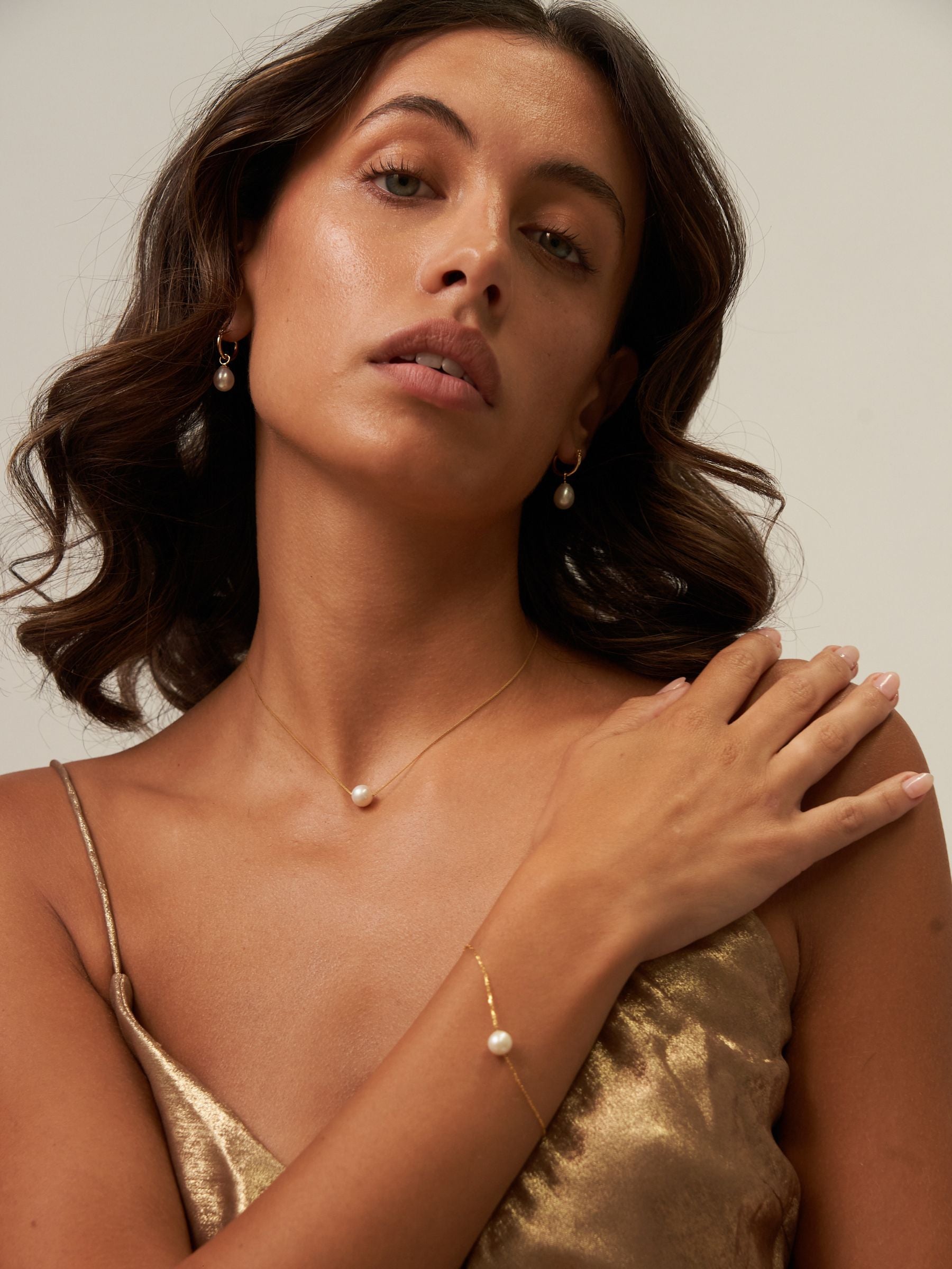 Single Pearl Choker Necklace in Gold
