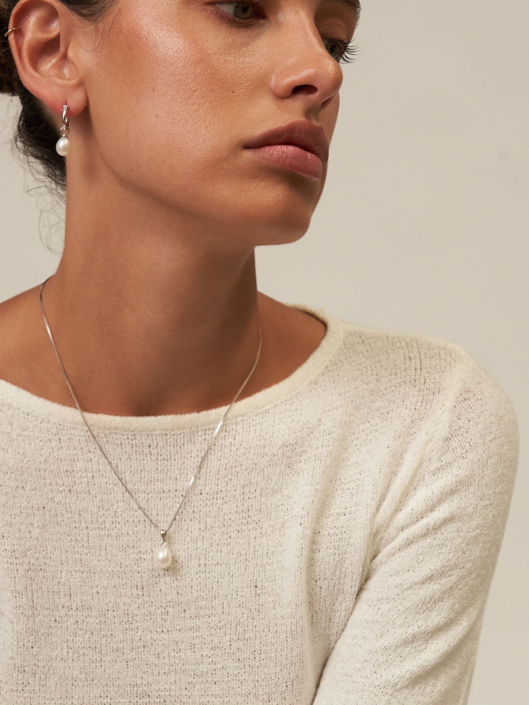 Adjustable Pearl Pendant Necklace