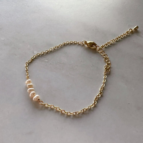 Charlotte | 5 Mini Pearl Gold Bracelet