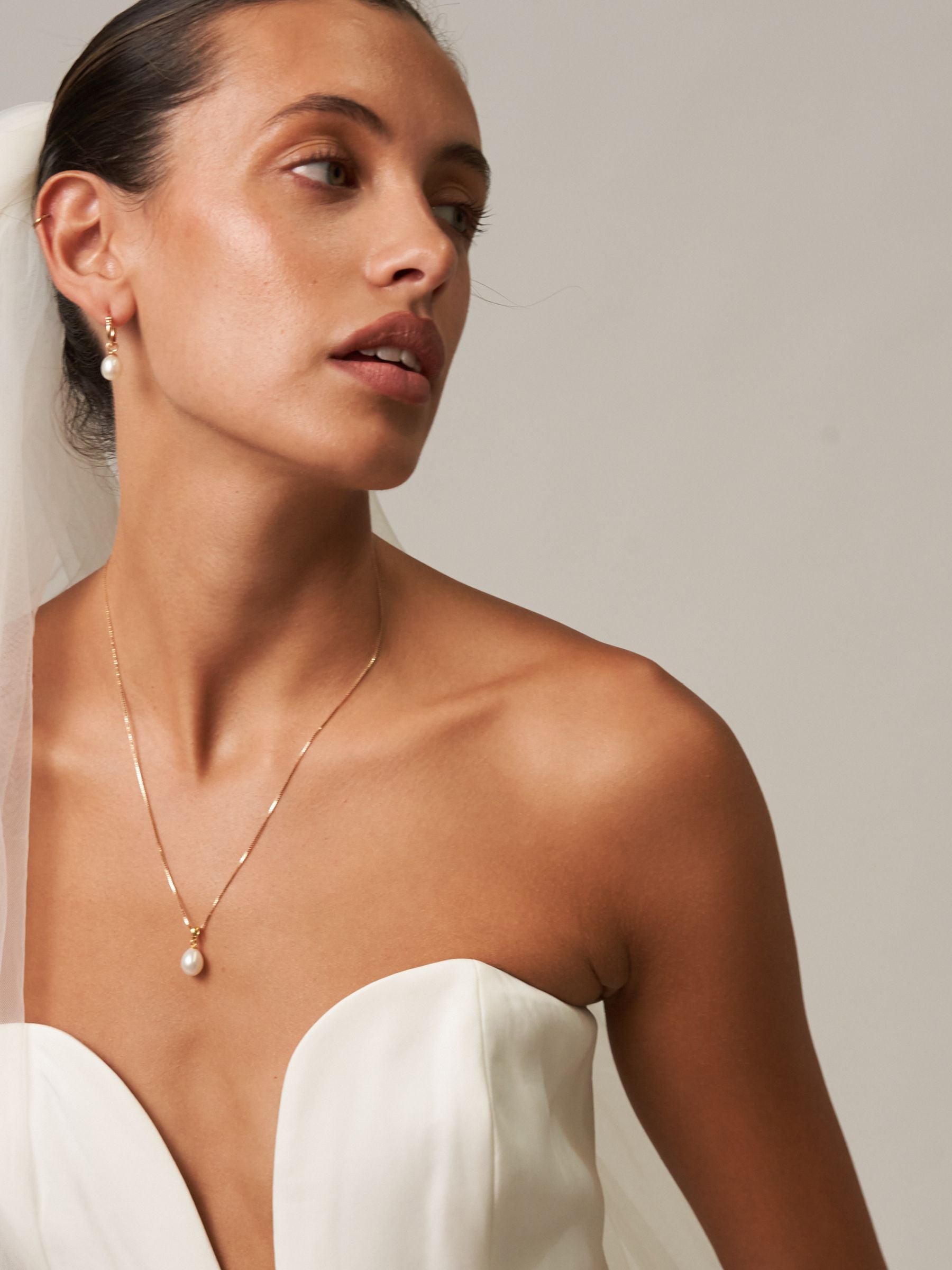 Adjustable Pearl Pendant Necklace