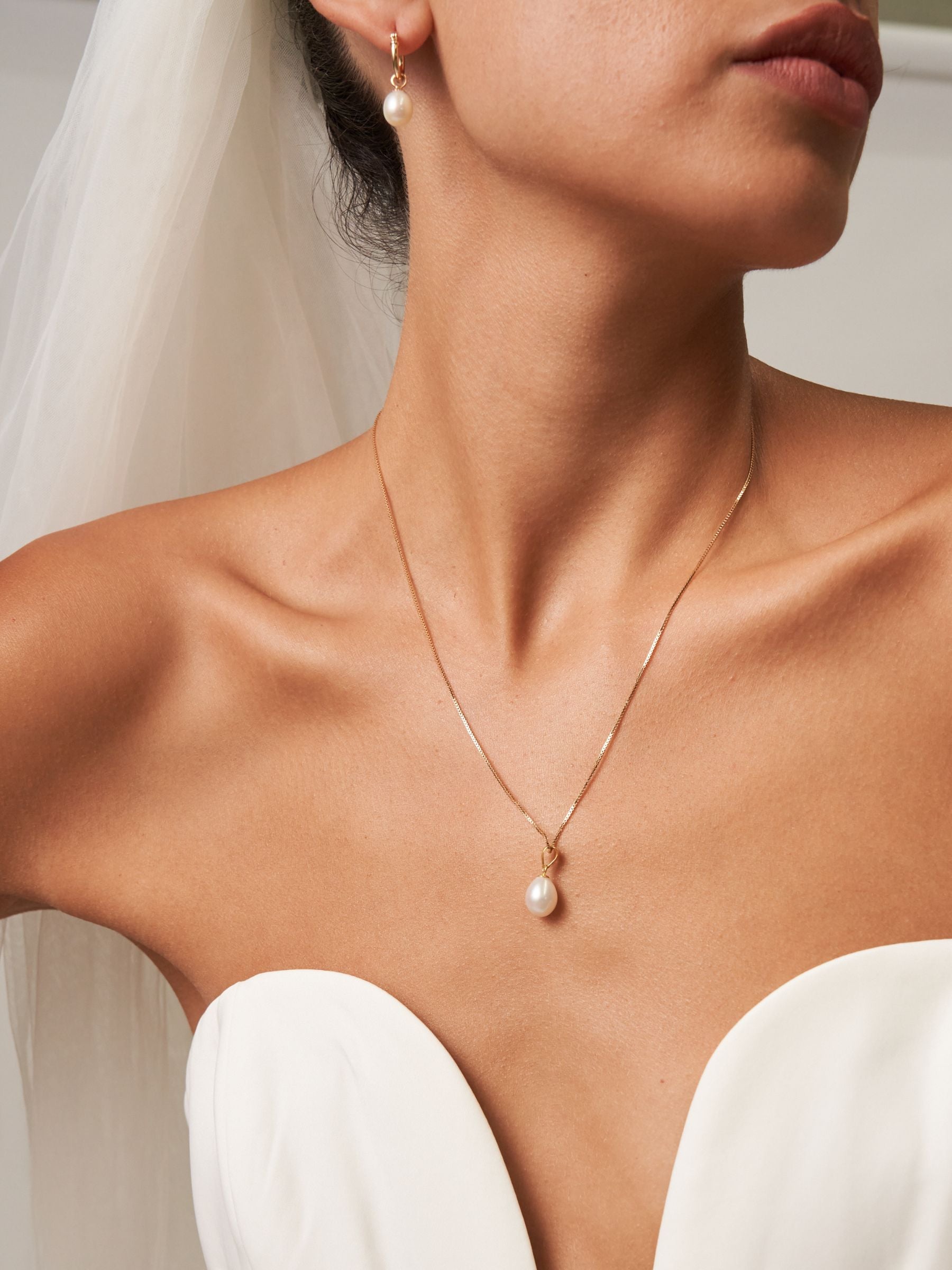 Adjustable Pearl Pendant Necklace
