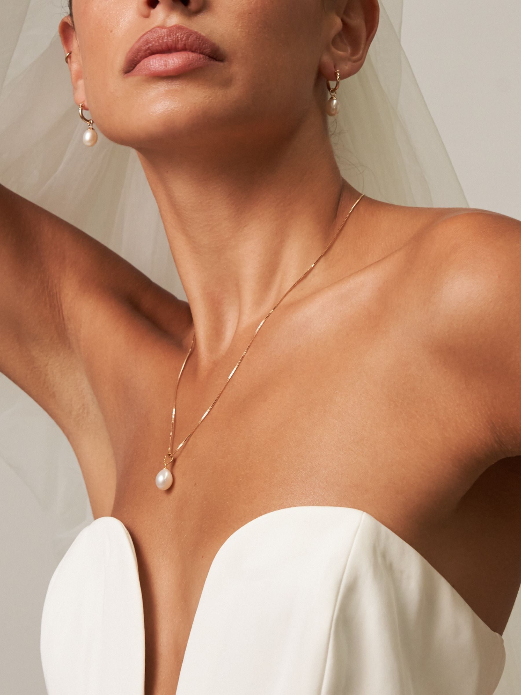 Adjustable Pearl Pendant Necklace
