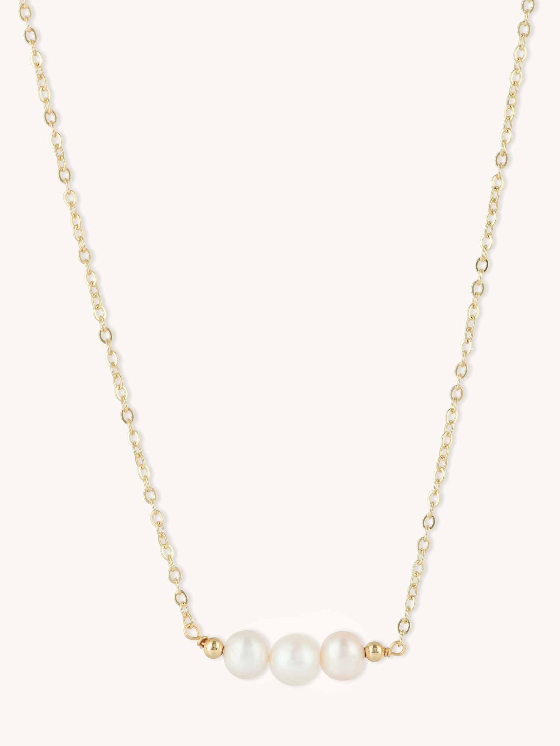 Three Pearl Pendant Necklace 