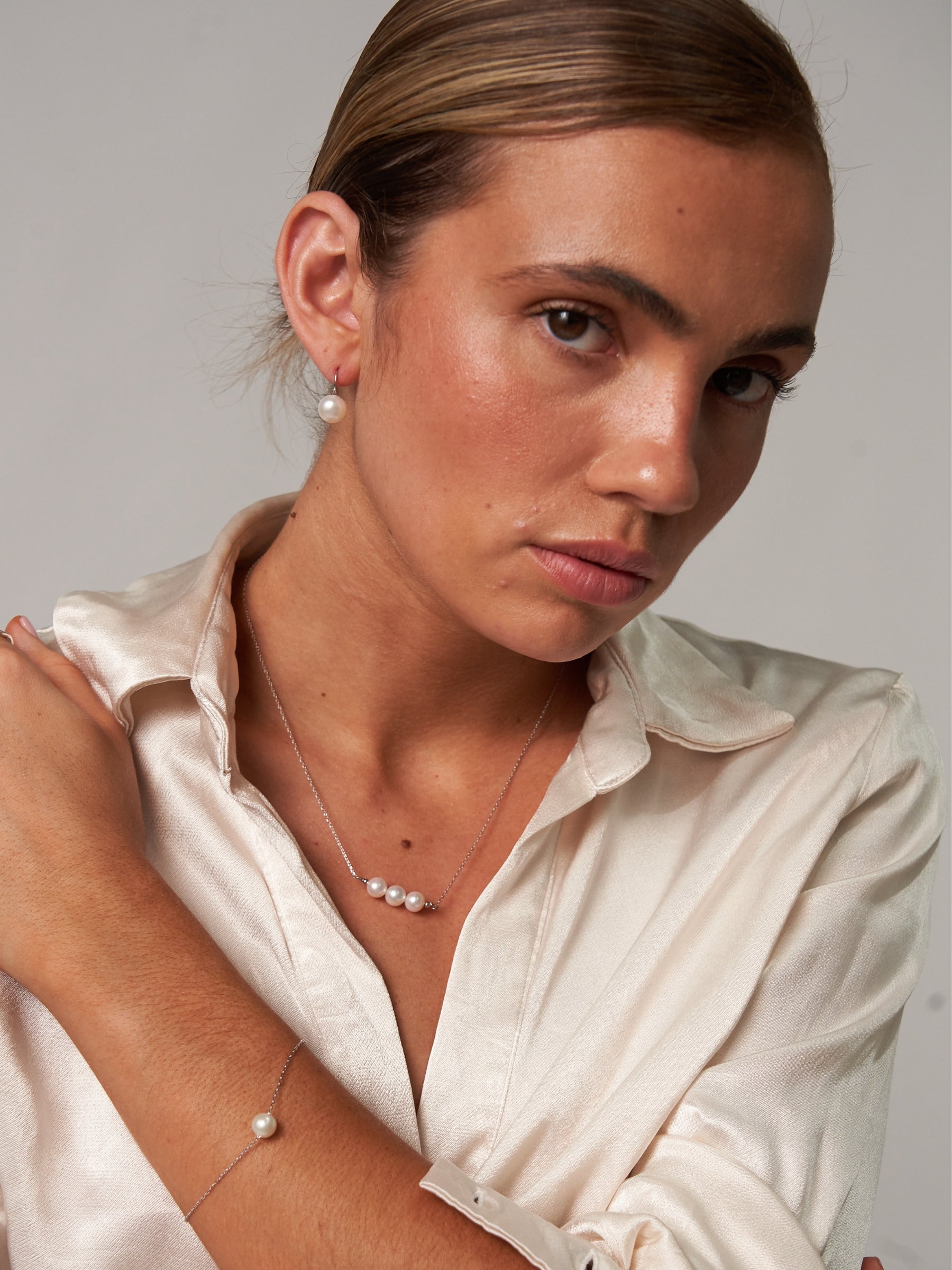 Three Pearl Pendant Necklace 