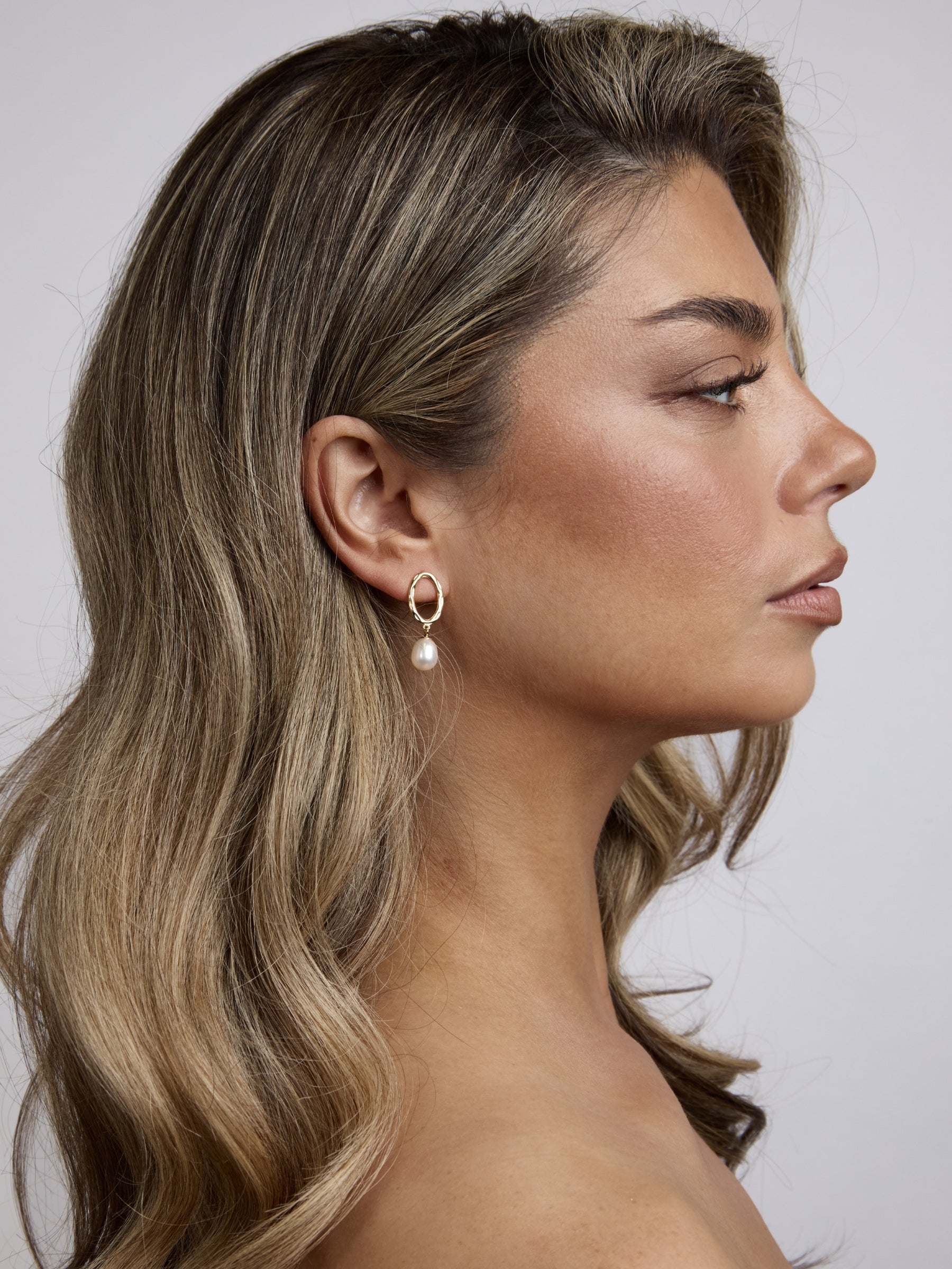 Maddi | Gold Oval Pearl Earrings