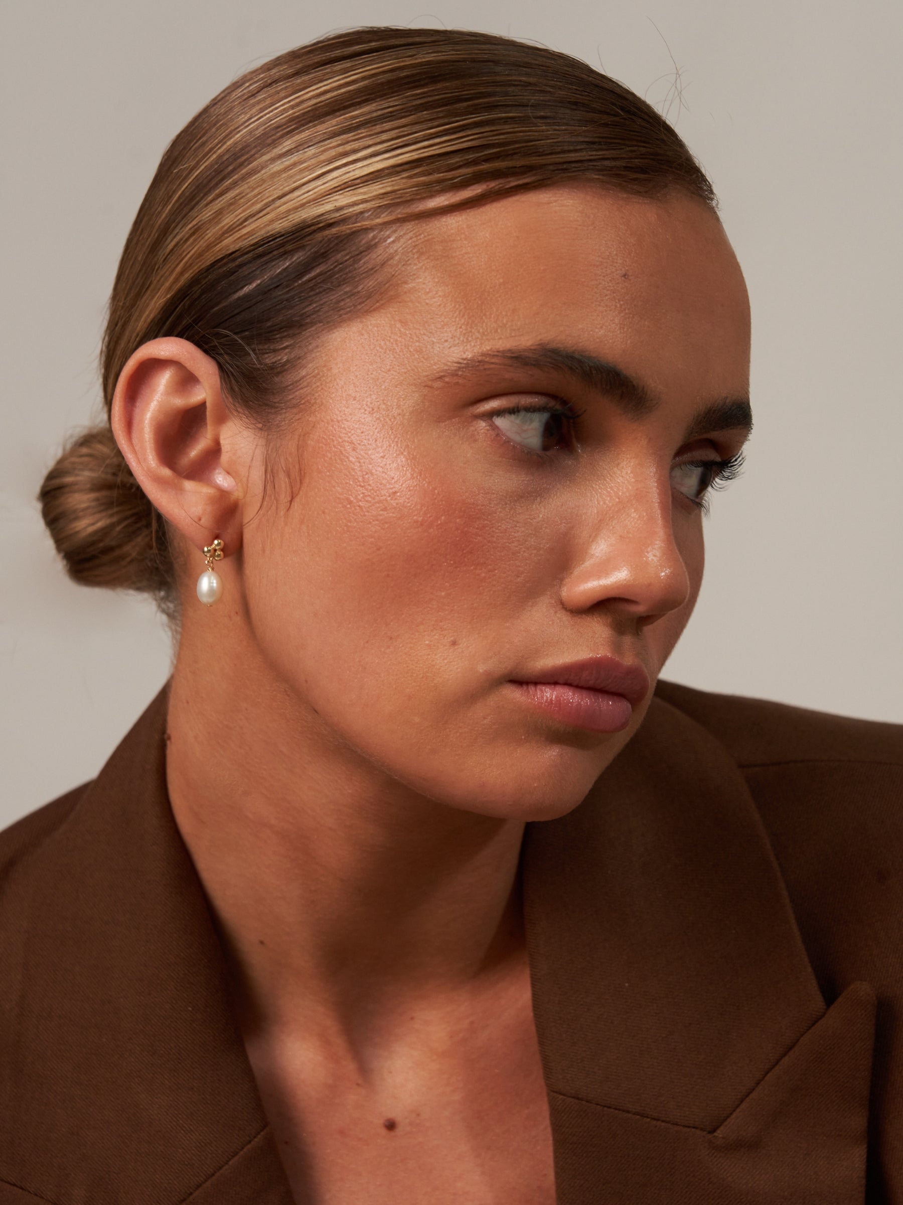 pearl drop earring gold