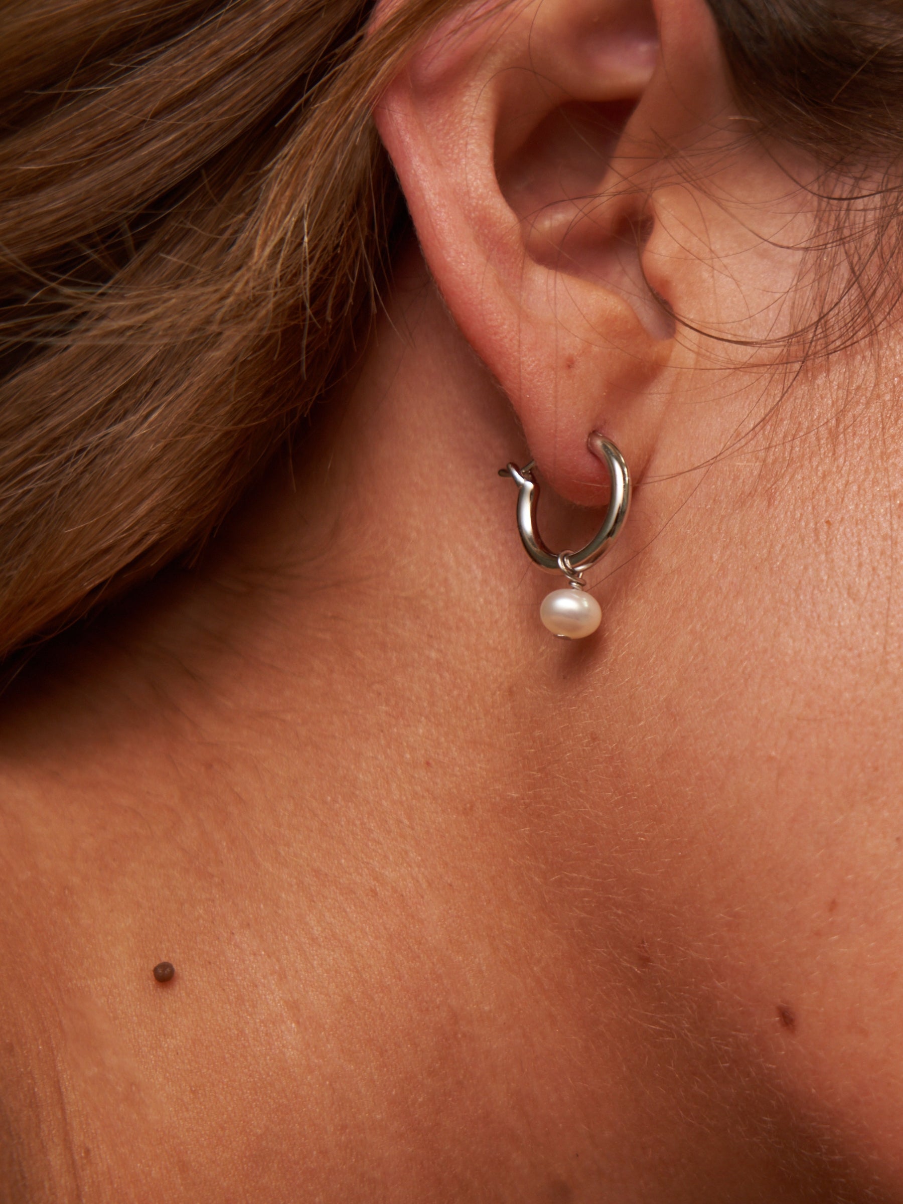 SMALL PEARL HOOP EARRINGS 
