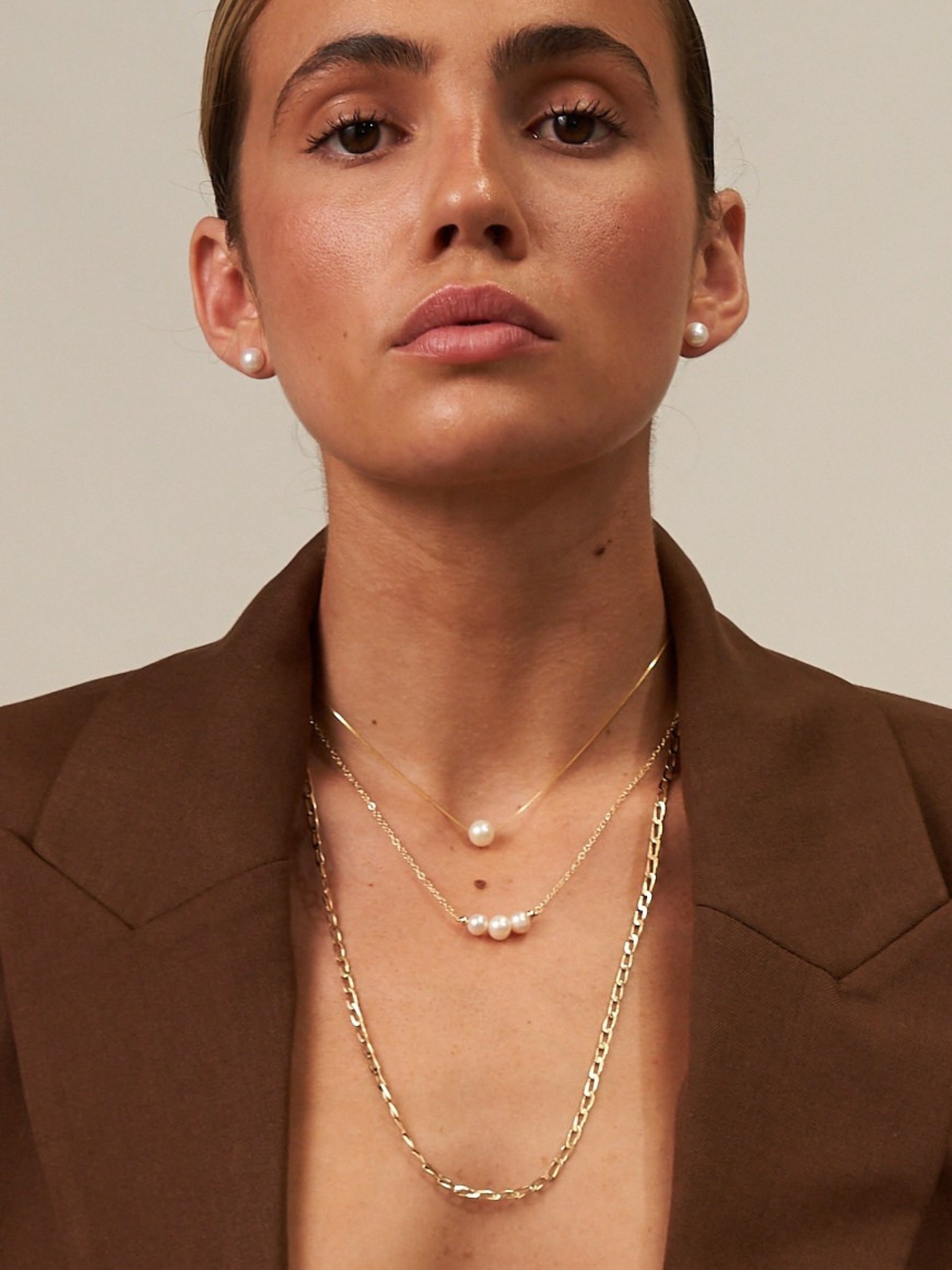 Single Pearl Choker Necklace in Gold