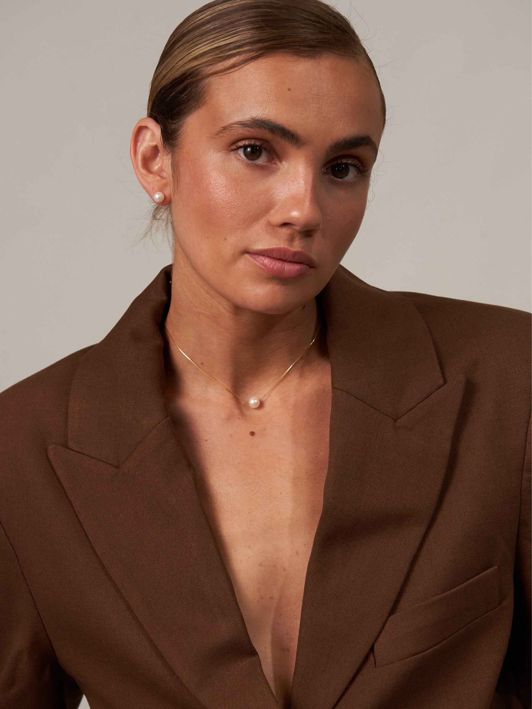 Single Pearl Choker Necklace in Gold