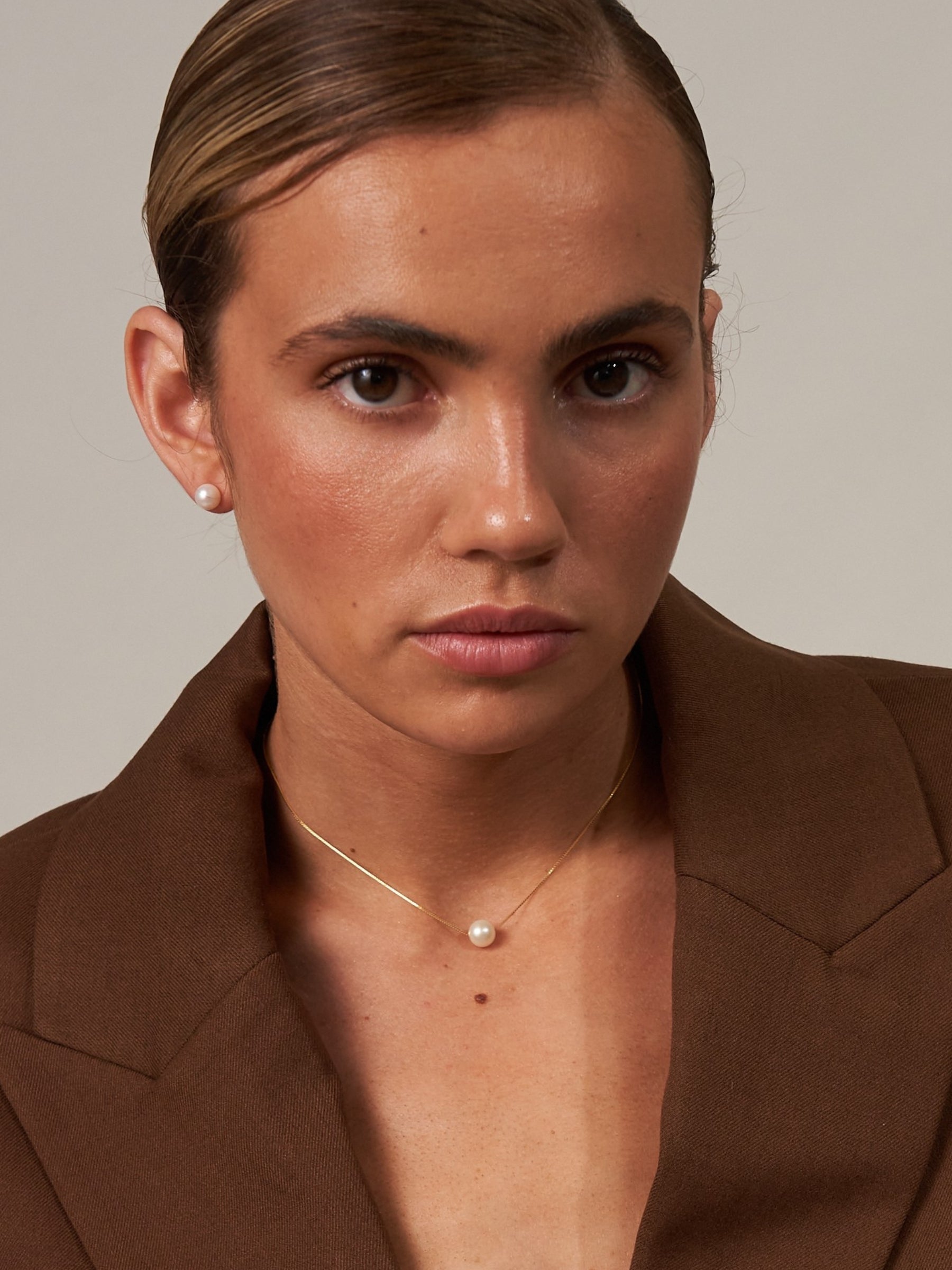 Single Pearl Choker Necklace in Gold