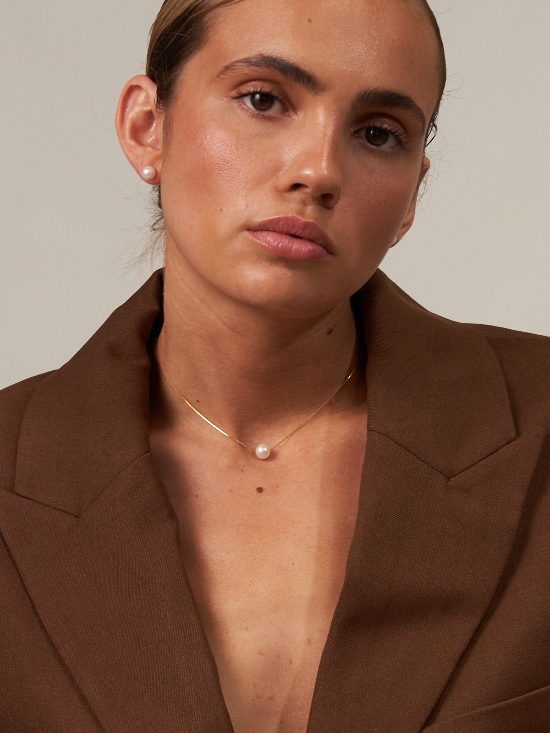 Single Pearl Choker Necklace in Gold