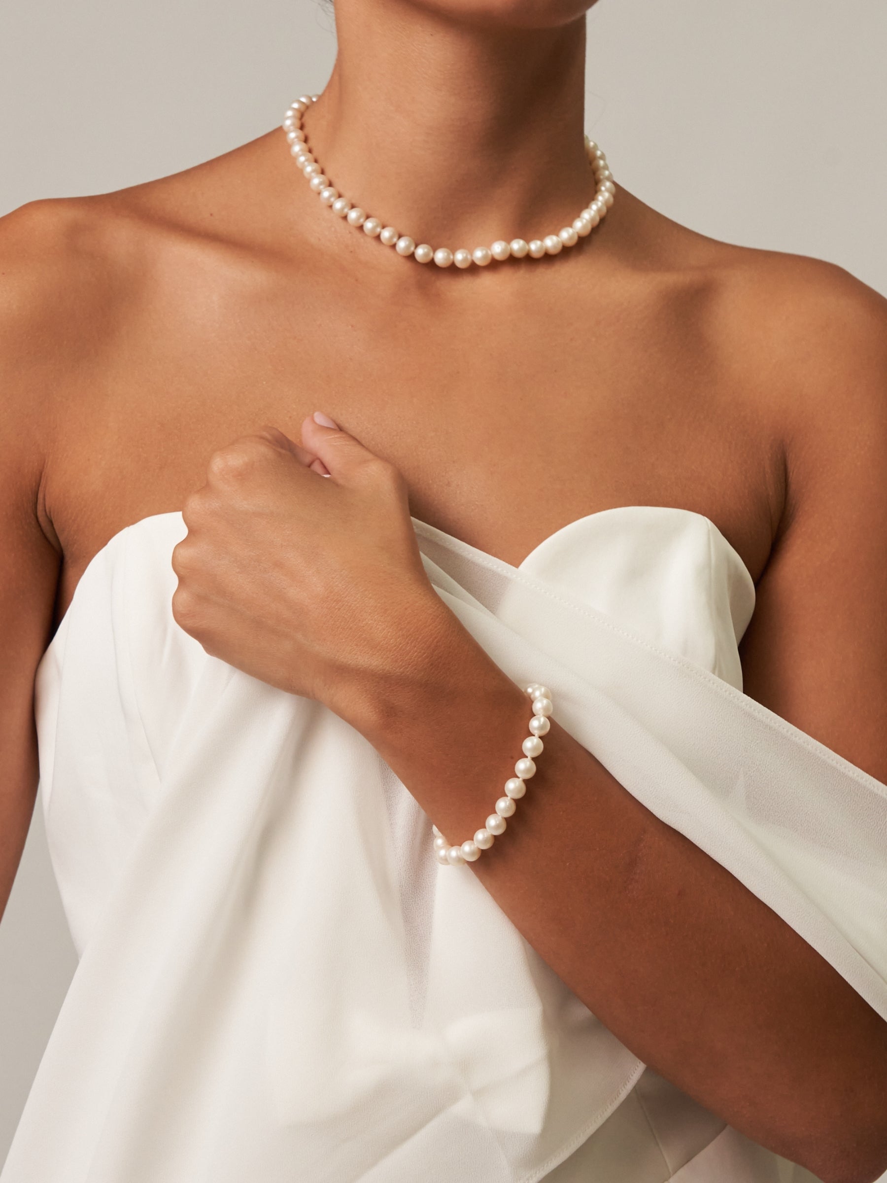 White Pearl Strand Bracelet Gold