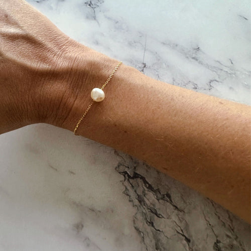 Single Pearl Gold Bracelet
