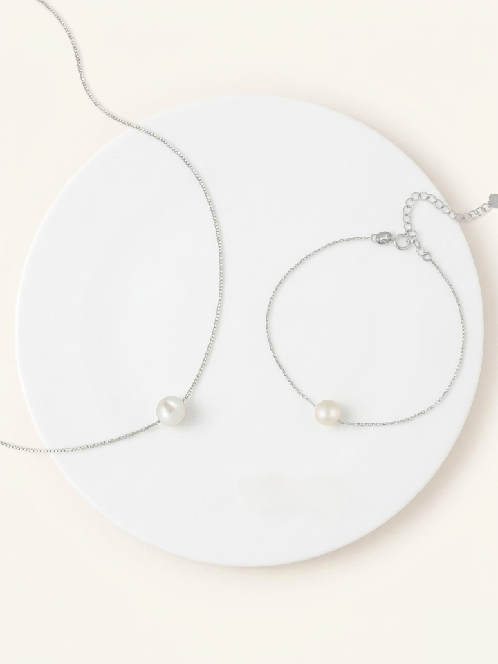 Pearl necklace and bracelet set in silver chain