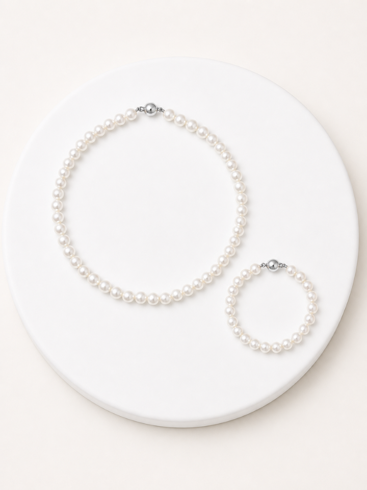 The Heritage Set's bracelet and necklace in silver