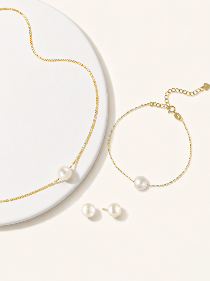 Pearl necklace, bracelet and earrings set in gold