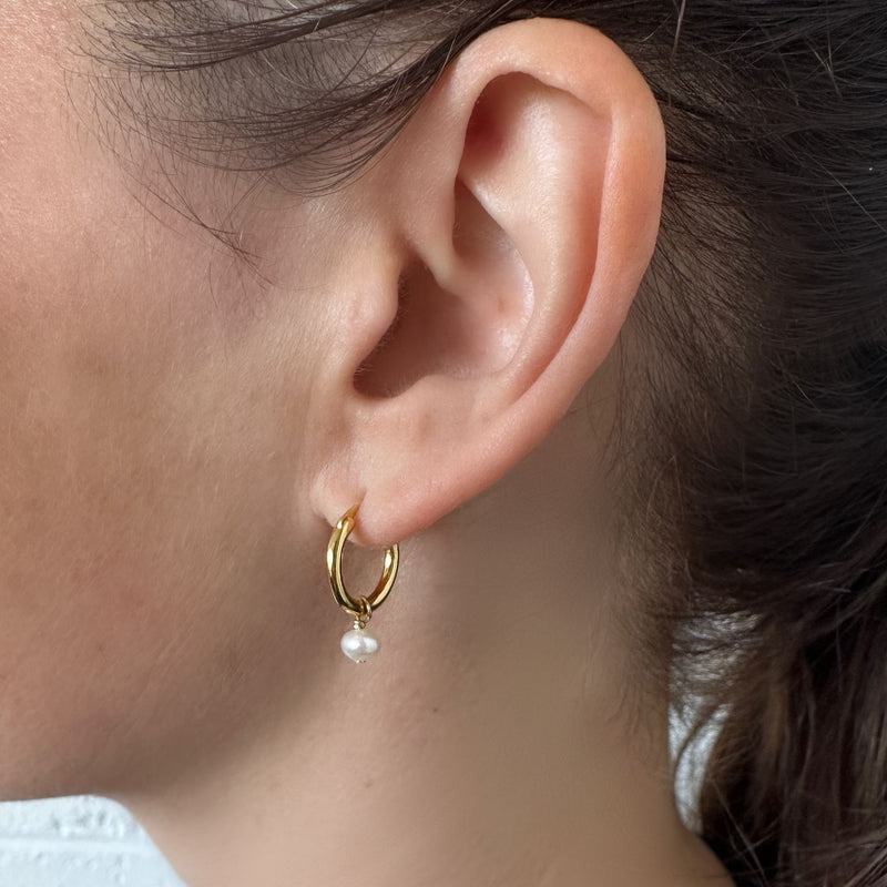 PEARL HOOP EARRINGS GOLD
