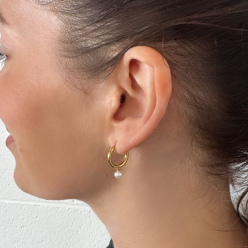 PEARL HOOP EARRINGS GOLD