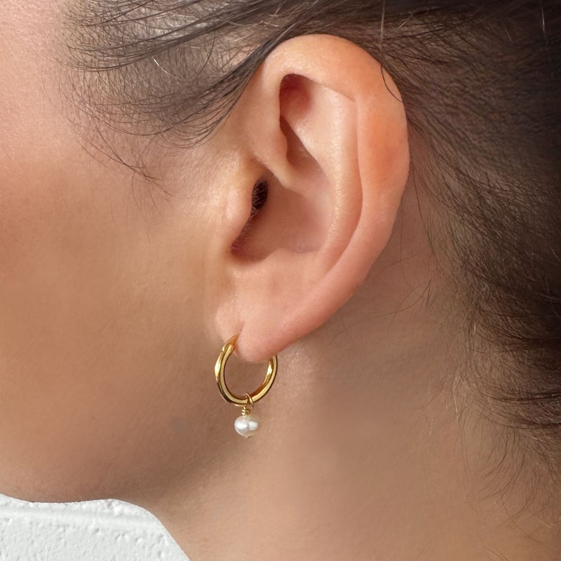 PEARL HOOP EARRINGS GOLD