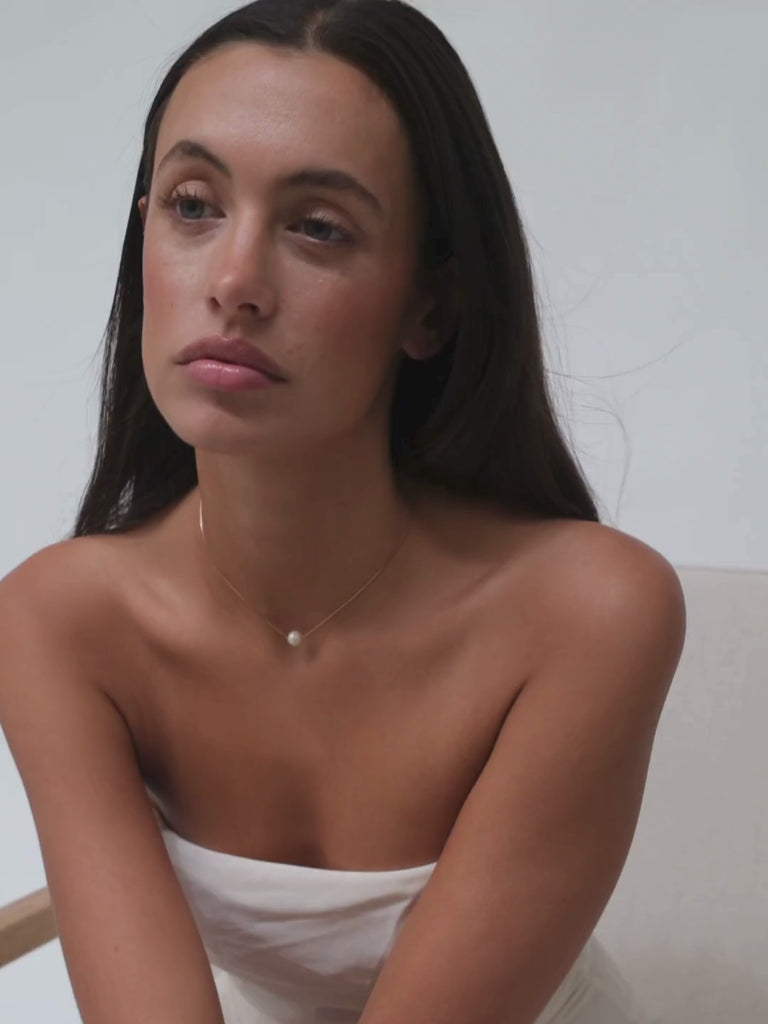 Single Pearl Choker Necklace in Gold