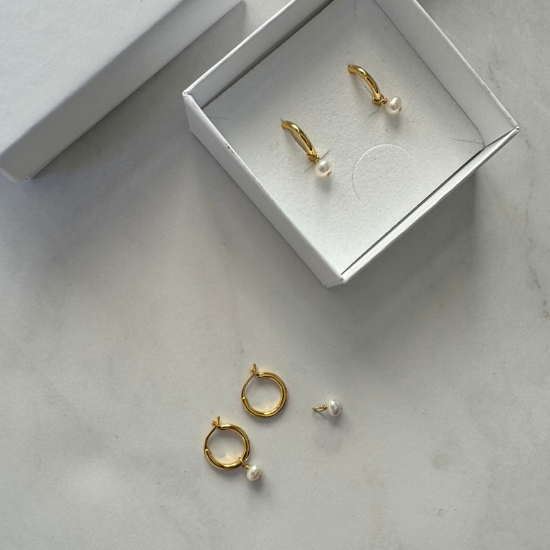  PEARL HOOP EARRINGS GOLD