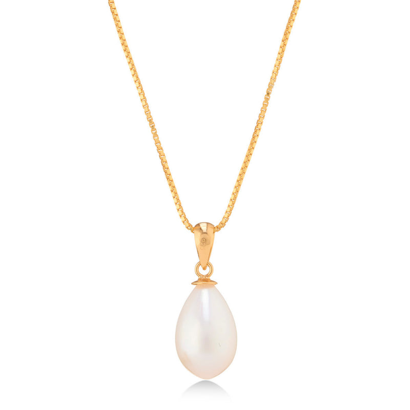 Anna Necklace on a white background. A Gold vermeil chain with a freshwater teardrop pearl