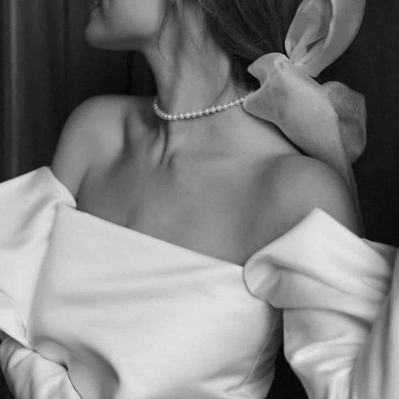 Image of pearl choker on a bride