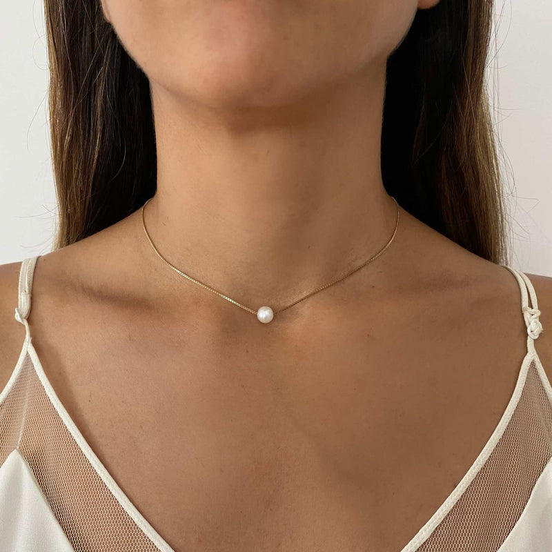 single pearl choker on gold chain